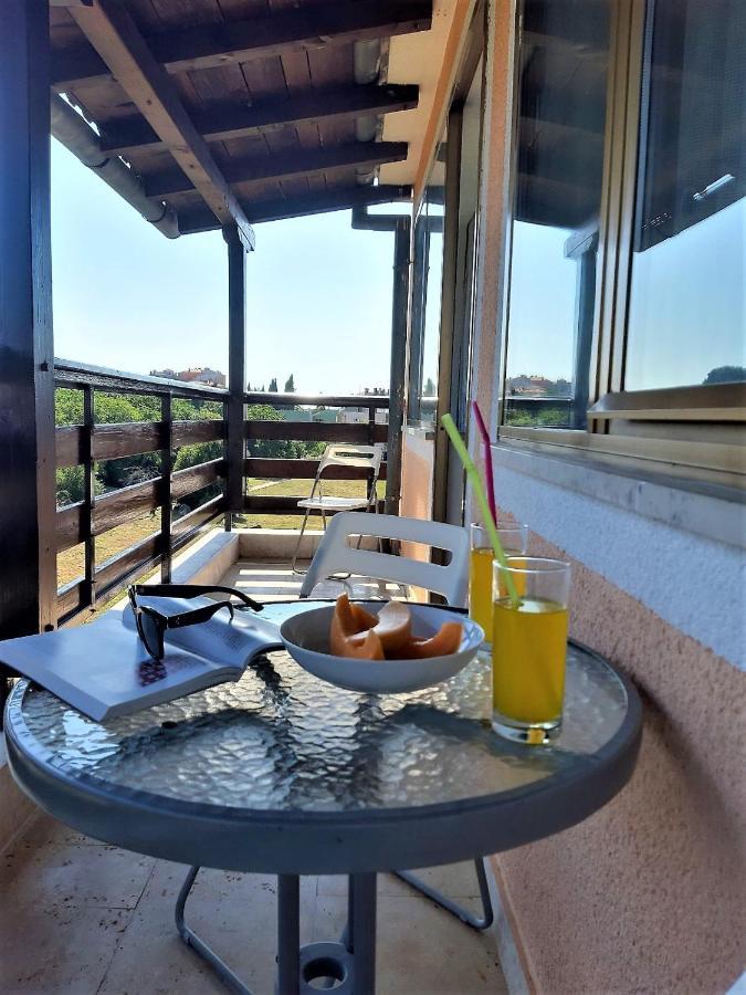 Apt Mirella Apartment Ровінь Екстер'єр фото