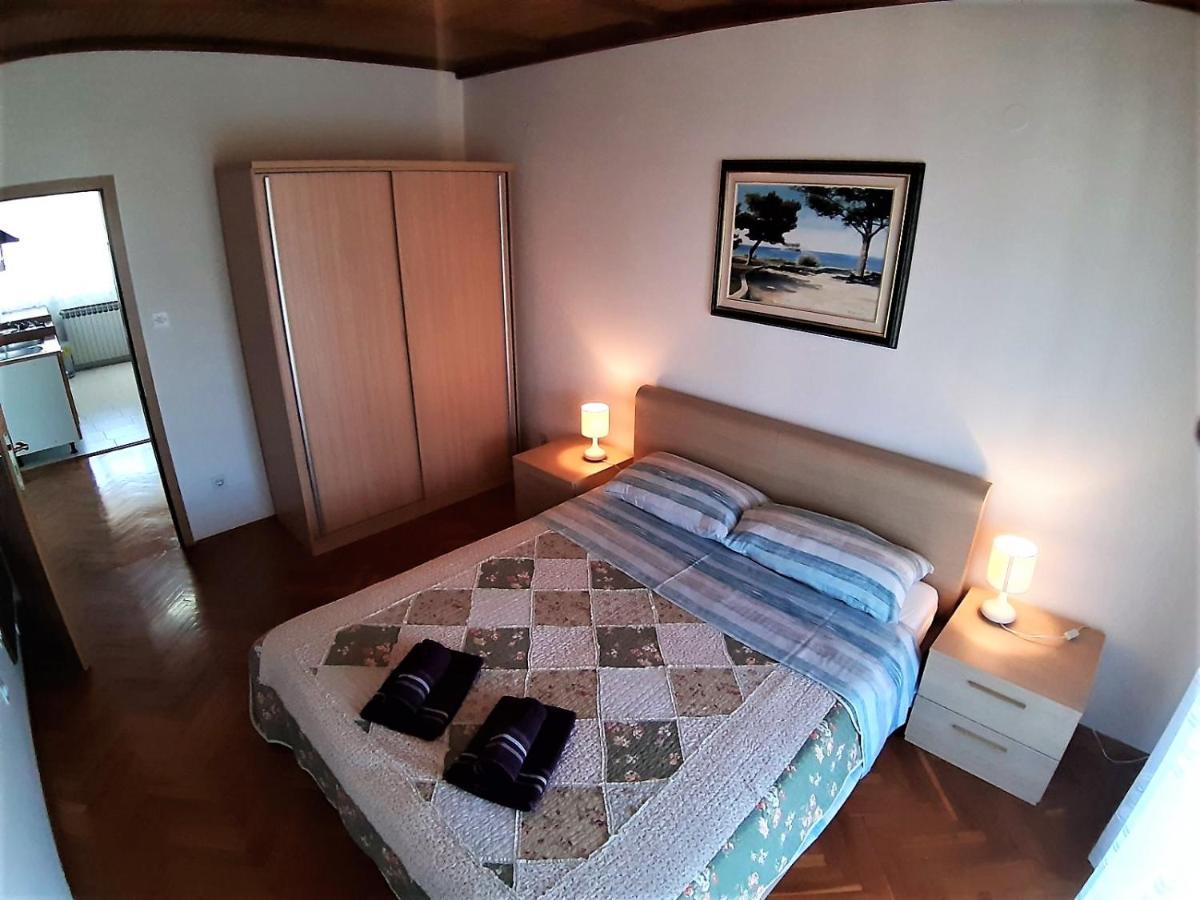 Apt Mirella Apartment Ровінь Екстер'єр фото