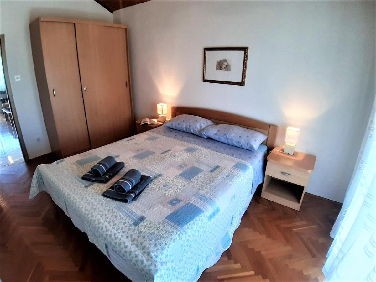Apt Mirella Apartment Ровінь Екстер'єр фото
