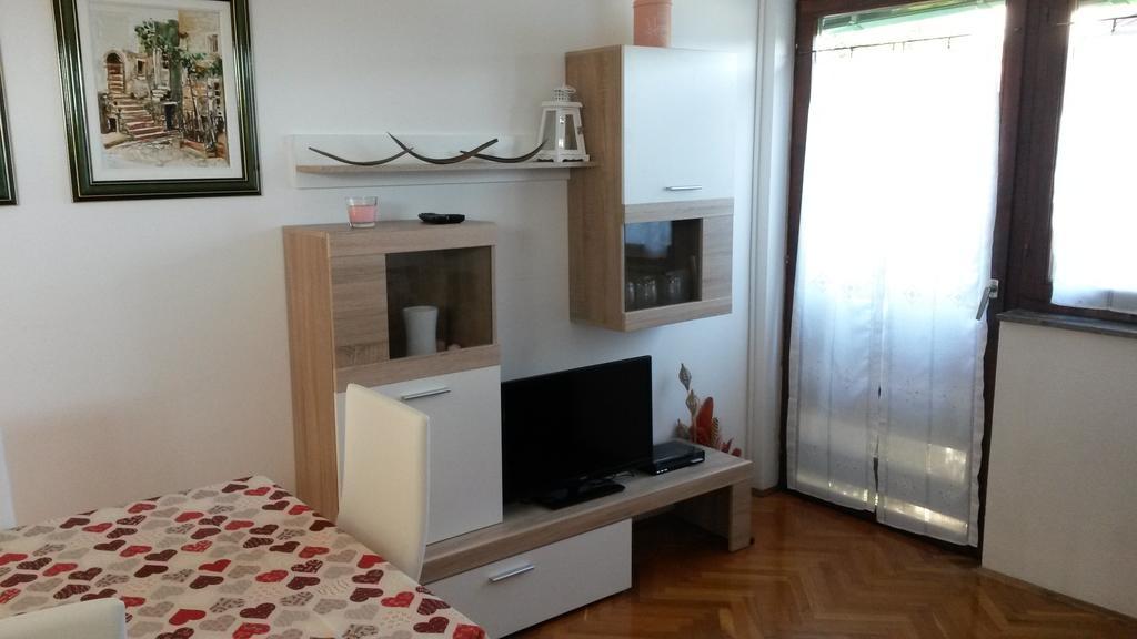 Apt Mirella Apartment Ровінь Номер фото